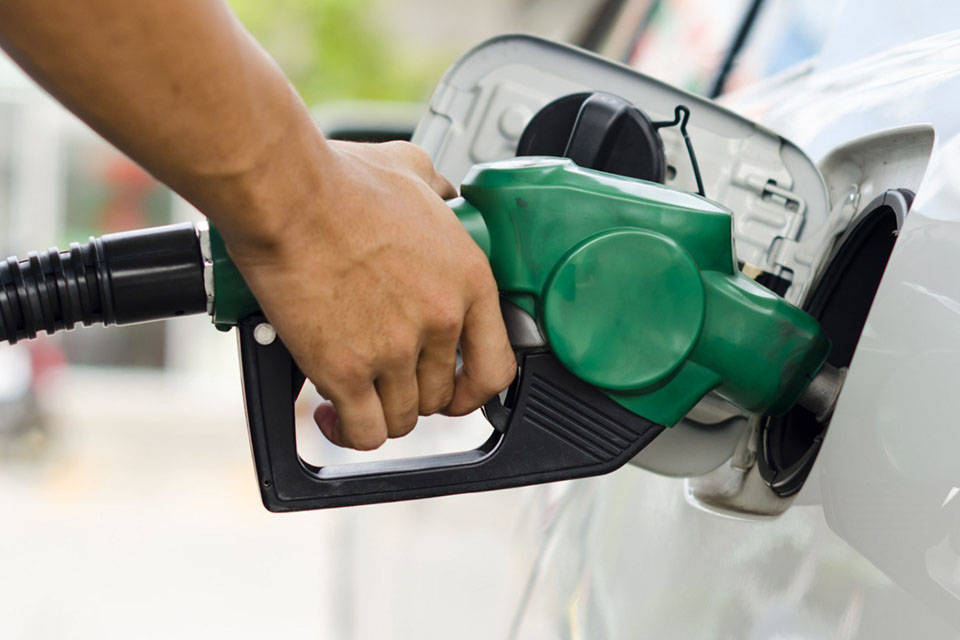Los venezolanos no solo pagarán gasolina más cara sino también con IVA a 16%