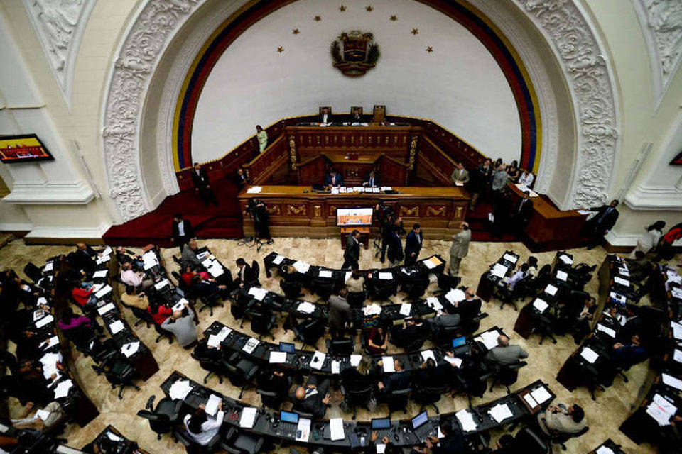 Oposición que va a elecciones podría ganar escaños en la AN, pero no enfrentará a Maduro