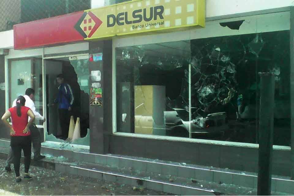Destrozos Banco del Sur Tucupita Delta Amacuro febrero 2018
