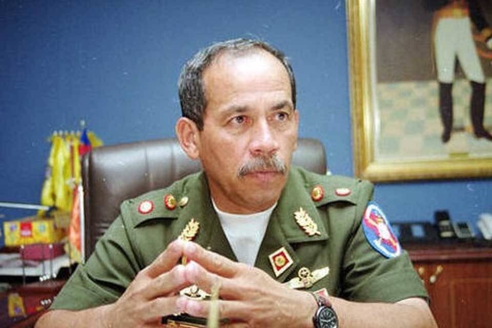 Víctor Cruz Weffer general retirado