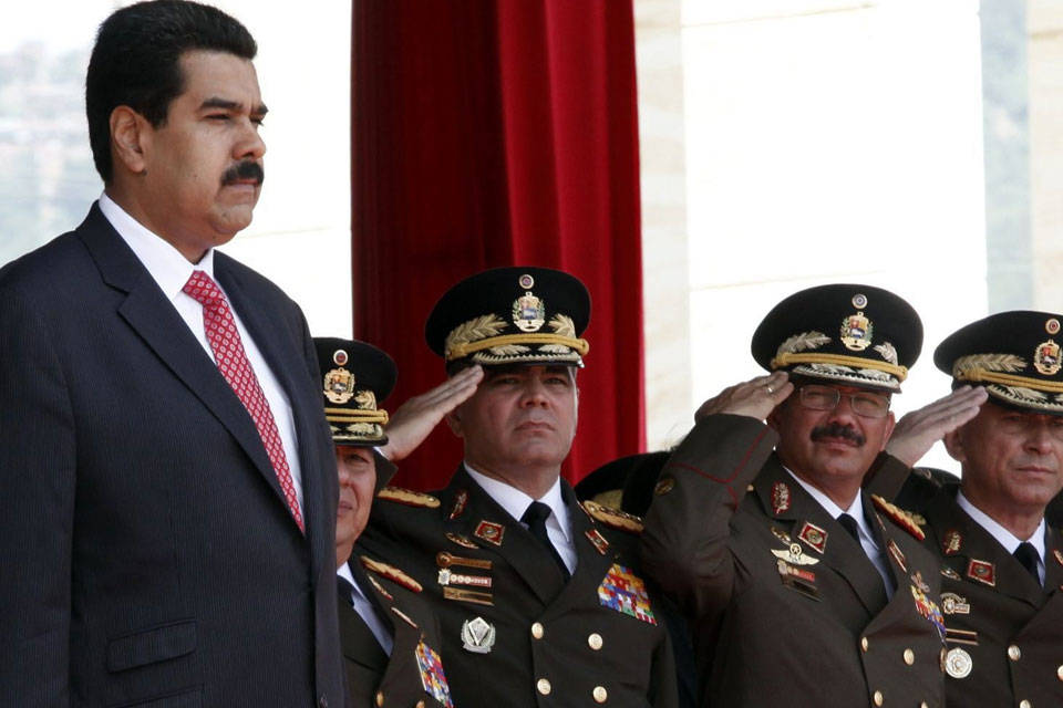 Maduro y militares. Foto: El Mismo Paìs
