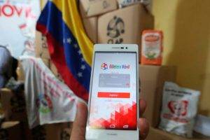 Clap y carnet de la patria. Foto: YVKE Mundial