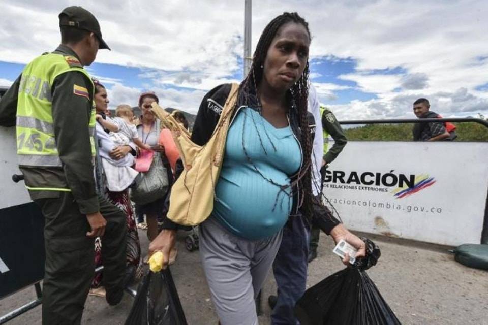 Embarazada cruza frontera Venezuela-Colombia