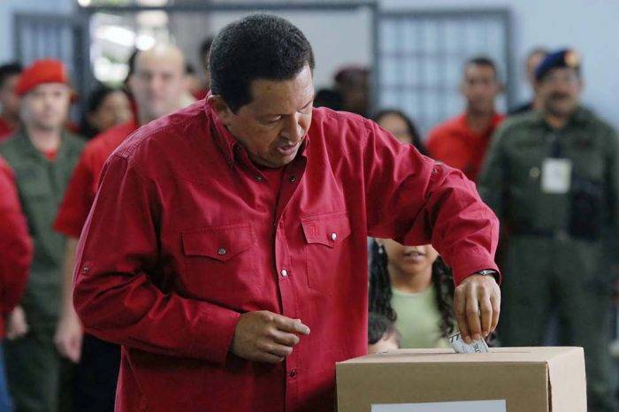 Hugo Chávez voto