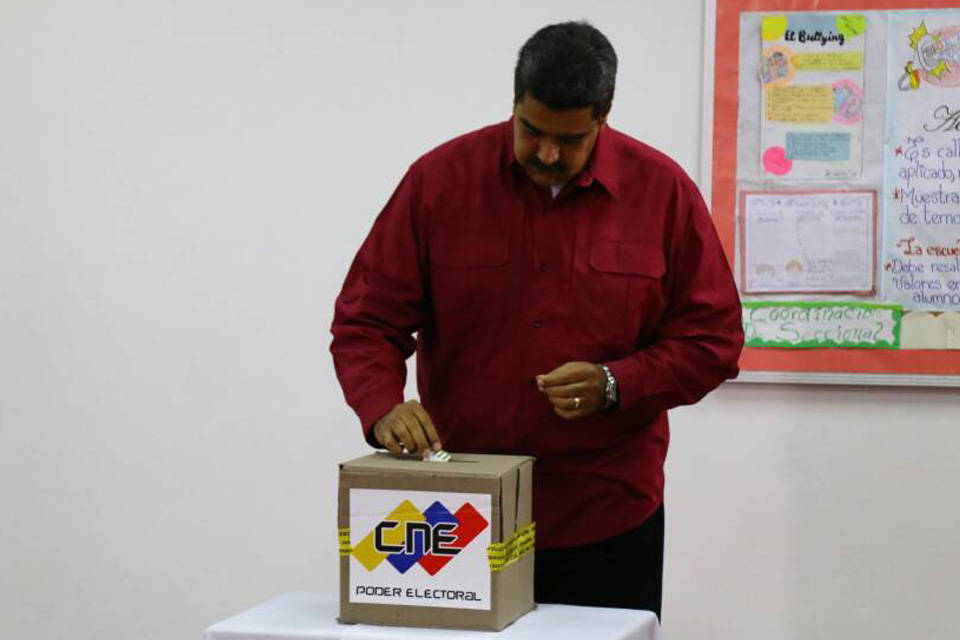 Maduro vota