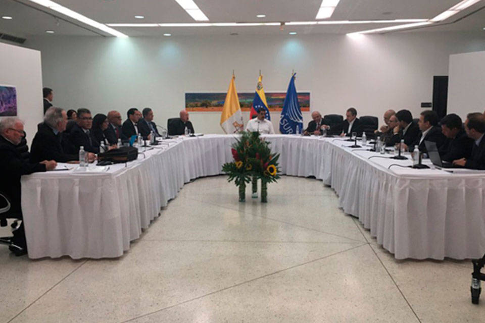 Mesa de diálogo. Foto: Alba Ciudad 96.3 FM Venezuela