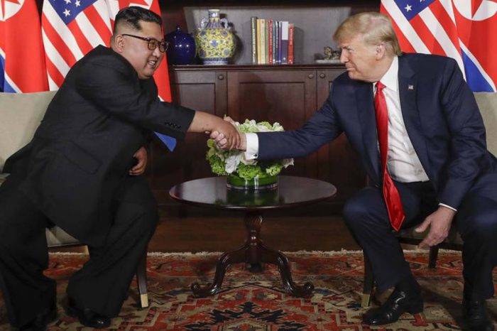 Trump y Kim se dieron la mano