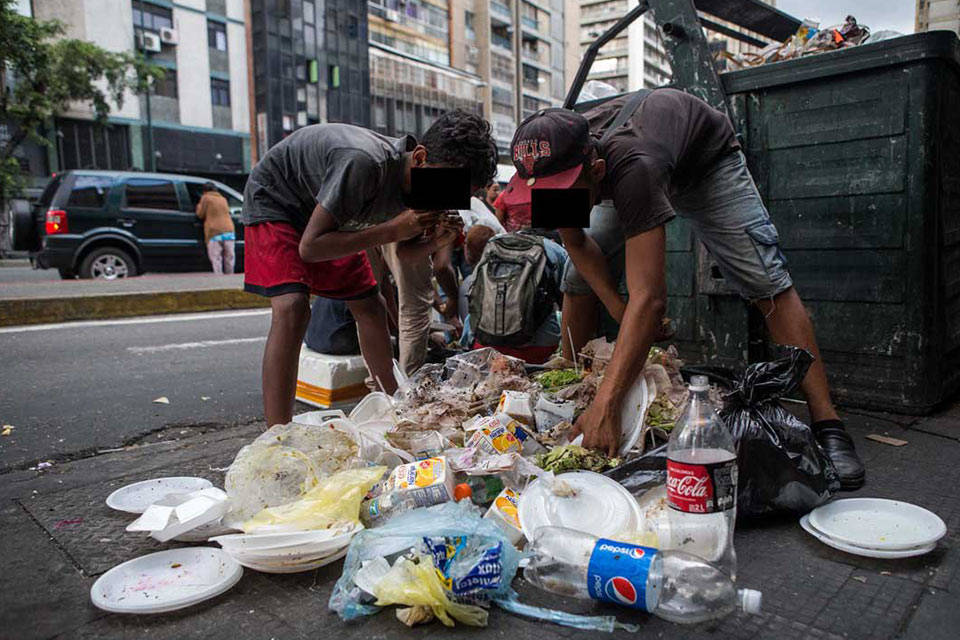 Comiendo basura. Foto: El Biyuyo