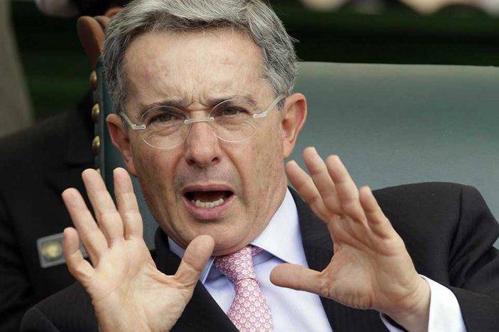 EEUU sospechaba que Álvaro Uribe tenía vínculos con los paramilitares