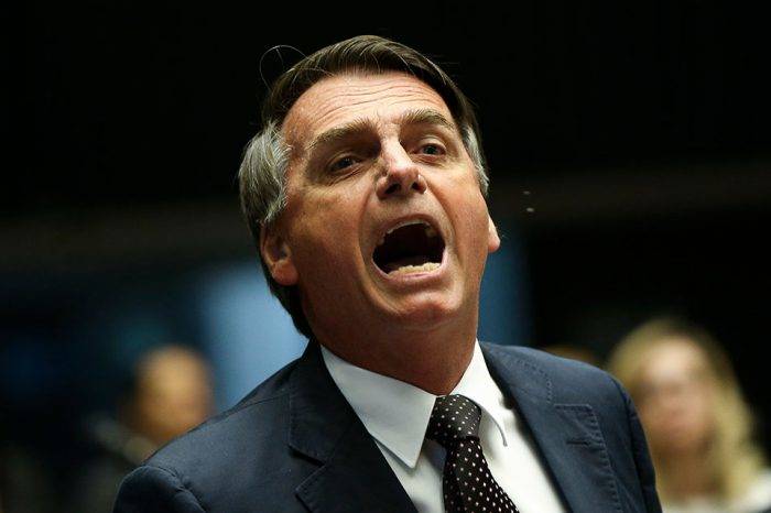 Bolsonaro pide a Macron que se retracte