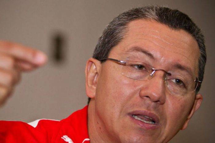 Julio León Heredia señala a Luis Parra de conseguir su curul de forma fraudulenta
