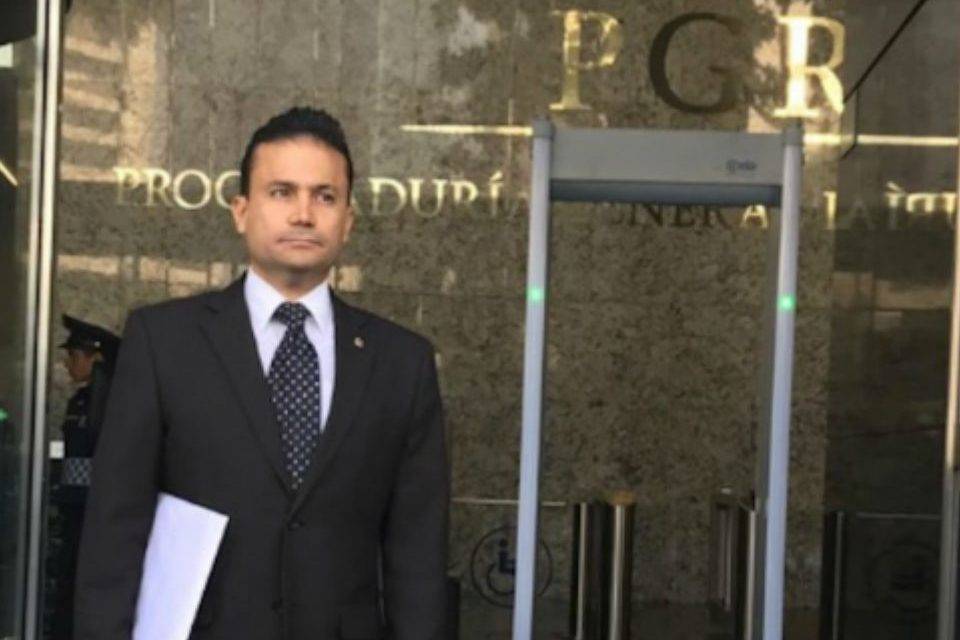 Magistrado del TSJ en el exilio solicita arresto de Maduro en México