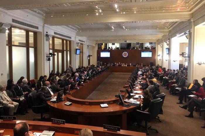 Colombia acusa en la OEA a Maduro