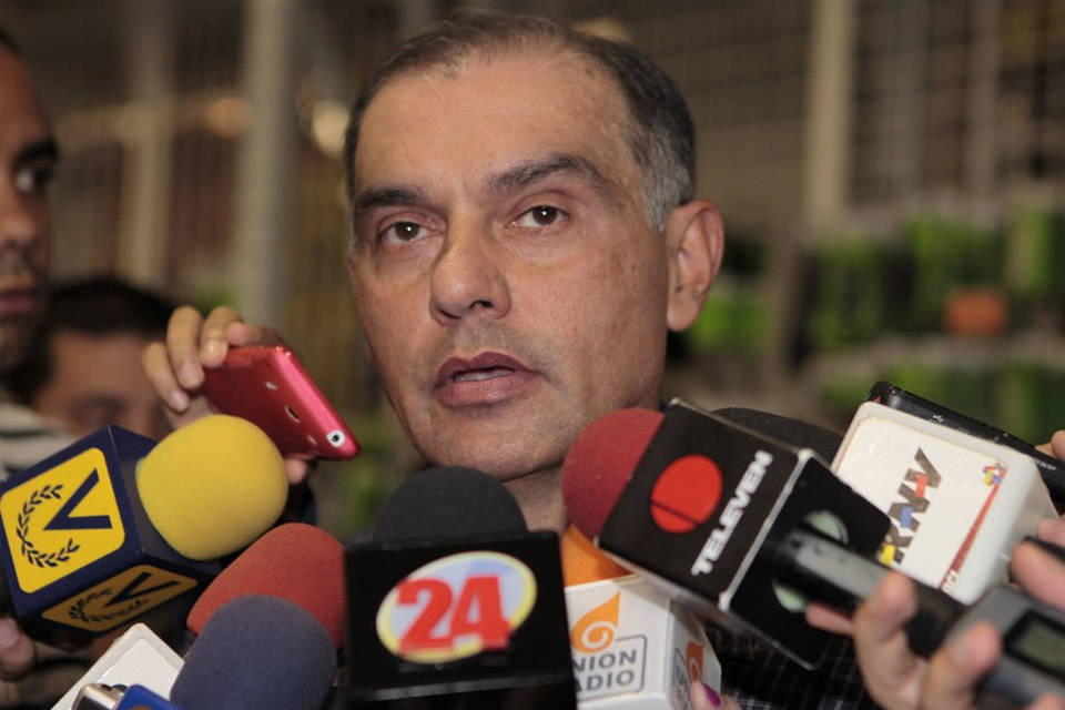 Exministro García Plaza acusa al general Padrino de vender sus principios por el poder - TalCual
