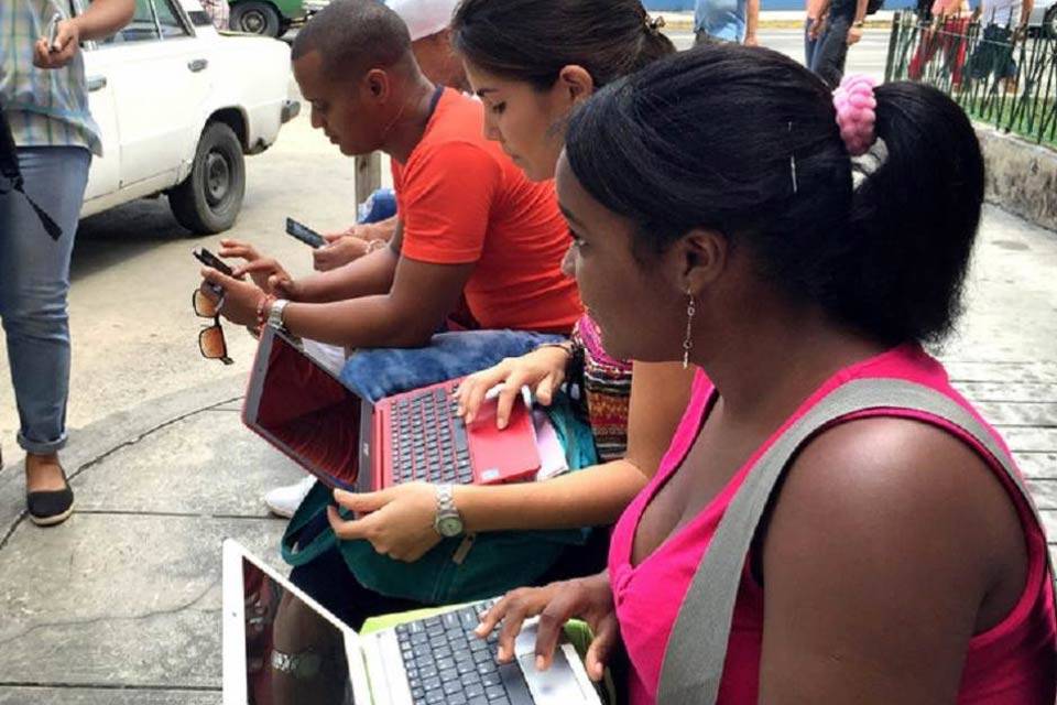 Mientras Cantv retrocede, Cuba incrementa su conexión a TalCual