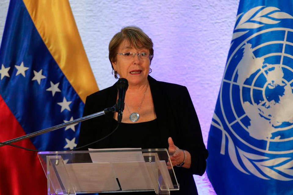 Bachelet dice que Maduro no acata su pedido