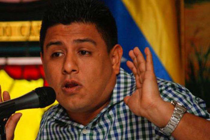 Ministro para la juventud anuncia "alianza textil" con China Pedro Infante