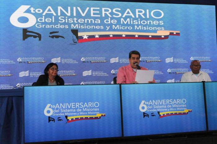 Nicolás Maduro juramentó a sus nuevos ministros en el Teresa Carreño