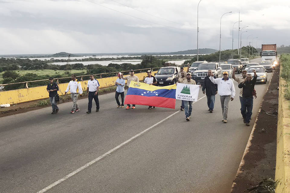Trabajadores protestan en Bolívar