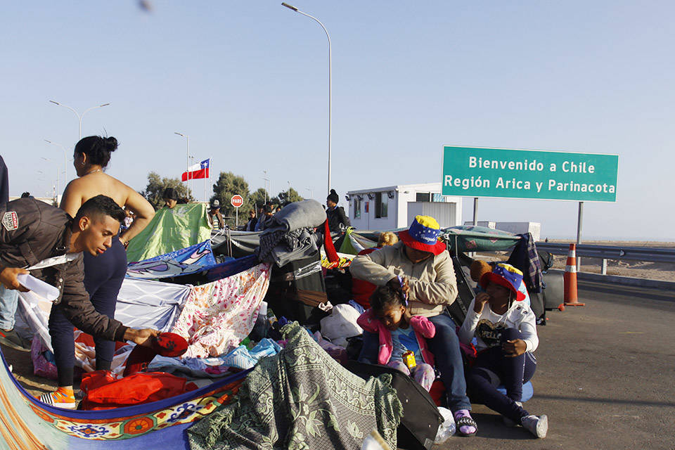 Chile permitirá la entrada de venezolanos sin papeles