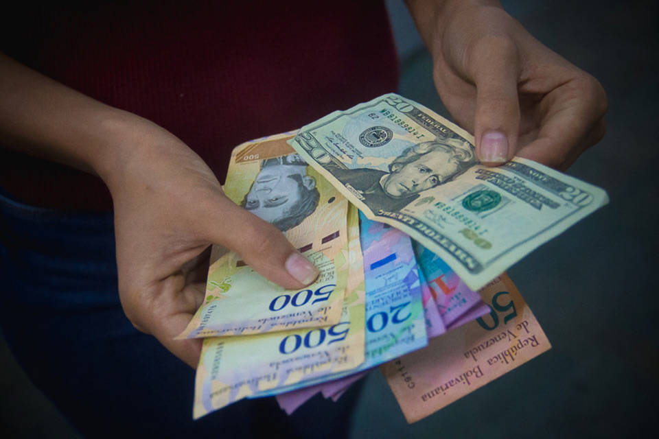 Dólar y Bolívar, cierre en agosto