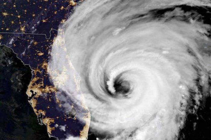 Dorian descarga viento y lluvia sobre el litoral de Florida