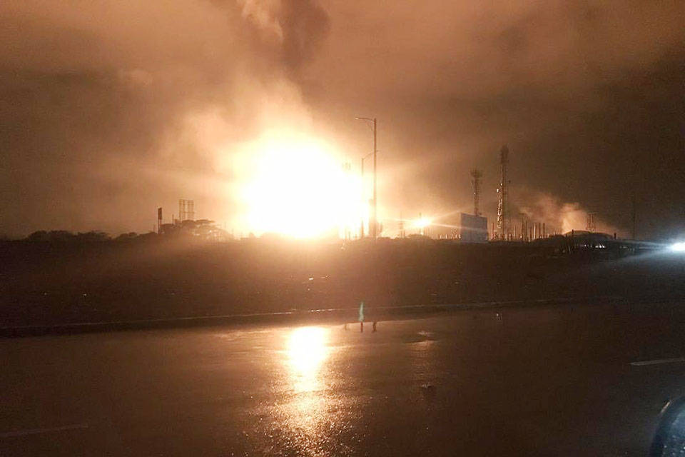 Falla eléctrica afecta refinerías de Amuay y Cardón