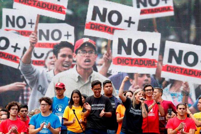 Jóvenes luchan por Venezuela