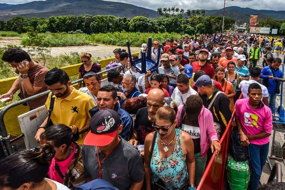 Venezolanos huyen