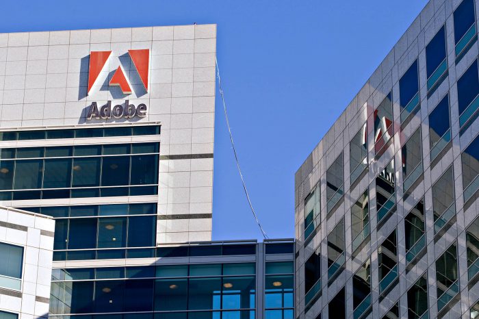 Adobe revierte suspensión de servicios en Venezuela