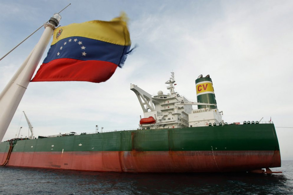 La rusa Rosneft y dos petroleras indias lanzan salvavidas a Maduro
