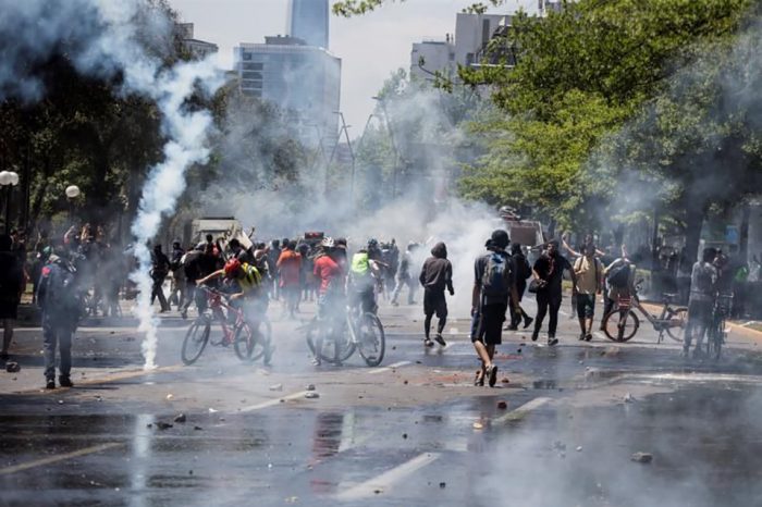Se eleva a 13 el número de muertos por protestas en Chile