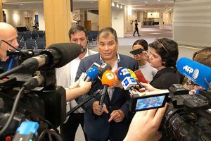 Crisis en Ecuador | Correa pide elecciones en las que sería candidato. Asegura que le han abierto causas judiciales "sin pruebas"