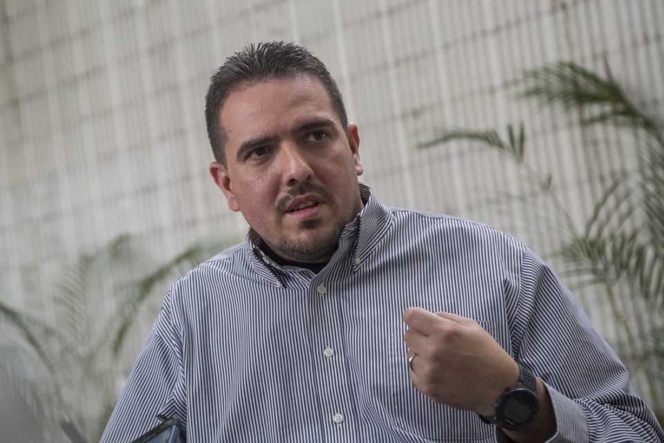 González