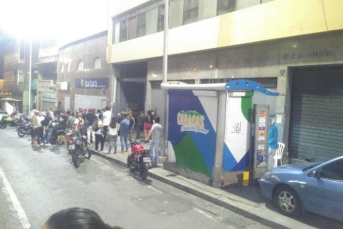 Protesta logra que PNB desaloje a presuntos colectivos de edificio en avenida Urdaneta