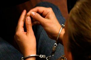 mujer esposada esposa Lara Cúcuta