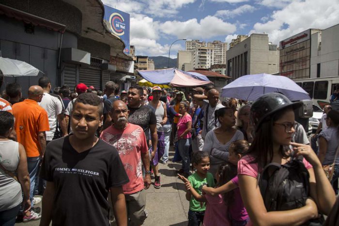 56% de los venezolanos participaría en parlamentarias con nuevo CNE, dice Consultores 21