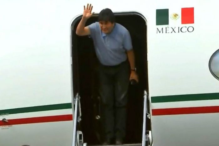 Evo Morales aterriza en México y agradece a AMLO por "salvarle la vida"