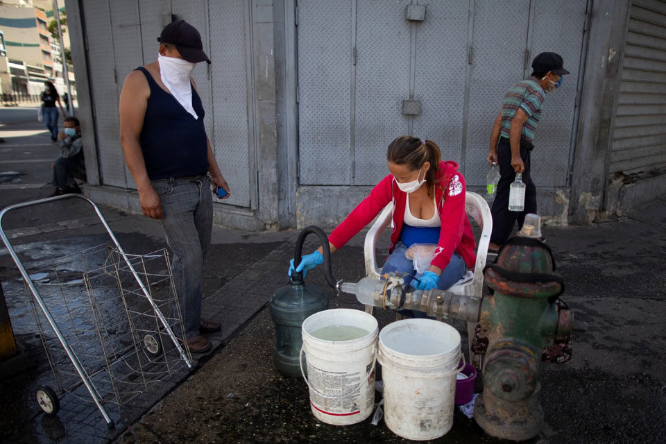 64% de los hogares venezolanos no tiene agua suficiente para hacerle frente al covid-19