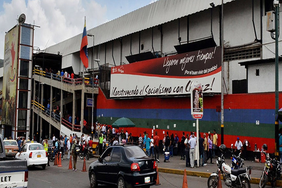 Coronavirus obliga a residentes de Caracas a regresar a sus pueblos del interior