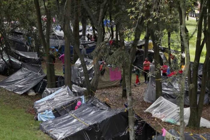 Campamento de venezolanos en Bogotá