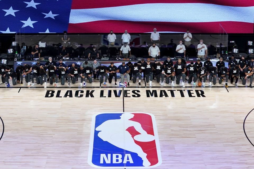 Jugadores paralizan el deporte en EEUU en protesta contra el racismo