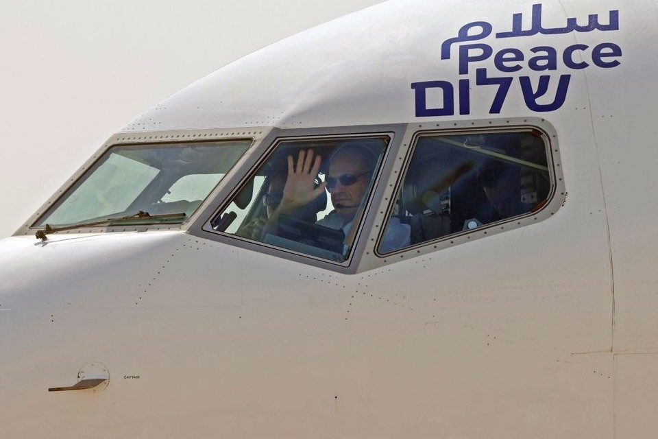 Llega a Abu Dabi el primer vuelo comercial entre Israel y Emiratos Árabes
