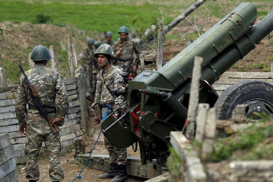 Unos 15 soldados mueren en enfrentamientos entre Armenia y Azerbaiyán