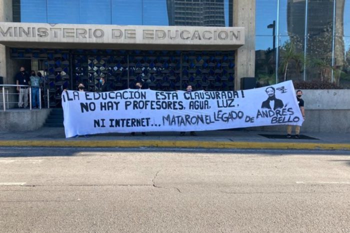 Estudiantes Min Educación protesta 21.09.2020