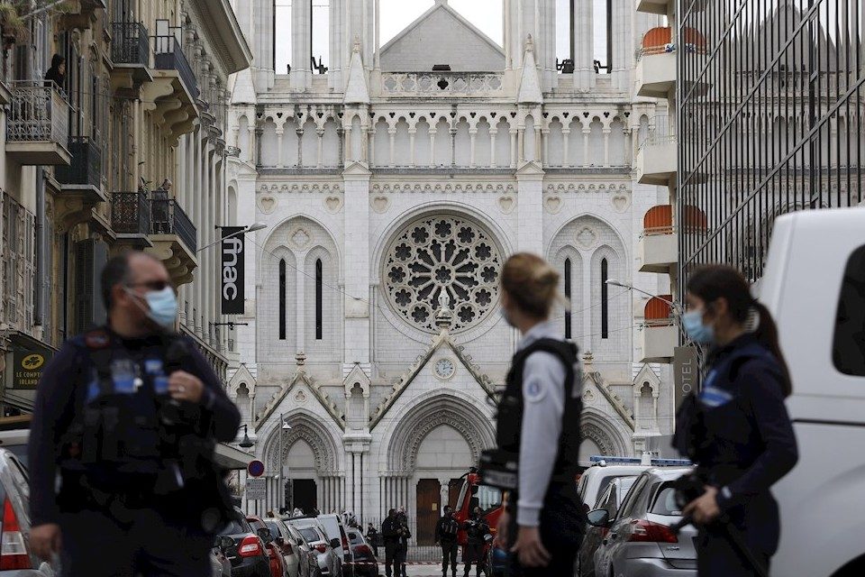 Tres muertos deja presunto atentado terrorista en Francia