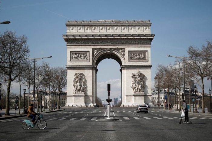 Arco del Triunfo - Francia - Bomba