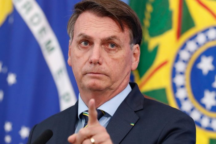 Bolsonaro insulta públicamente a brasileños que temen al coronavirus