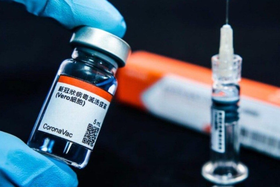 Brasil suspende ensayo de vacuna china contra el coronavirus