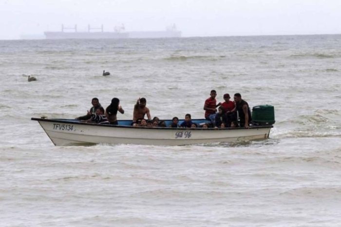 Encuentran ahogados a migrantes venezolanos que iban en peñero a Trinidad y Tobago pescadores